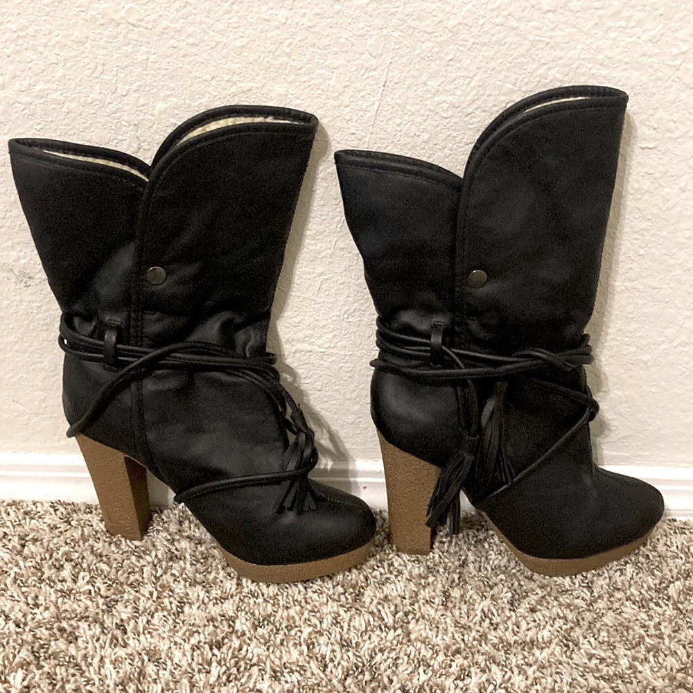 NWOT Gomax fold down ankle boots